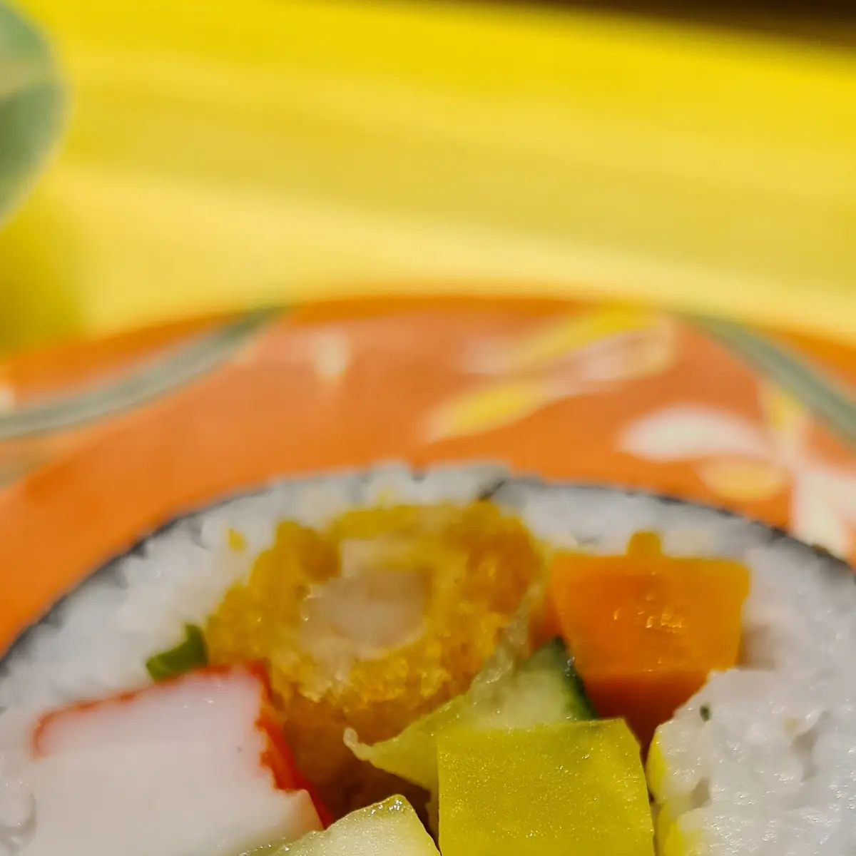 Lachs Sushi Und Gurken Maki Combo