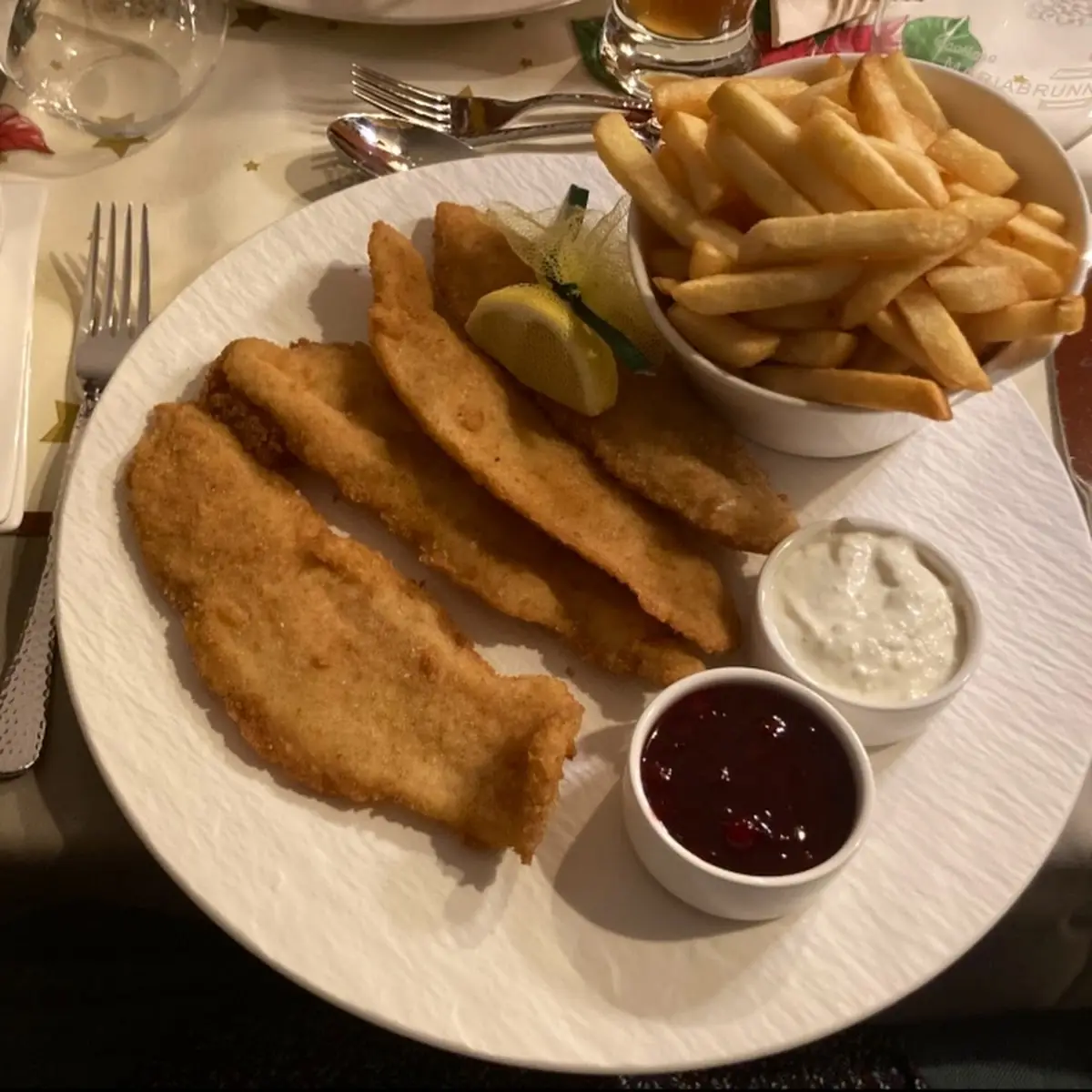 Kartoffelsalat Und Pommes