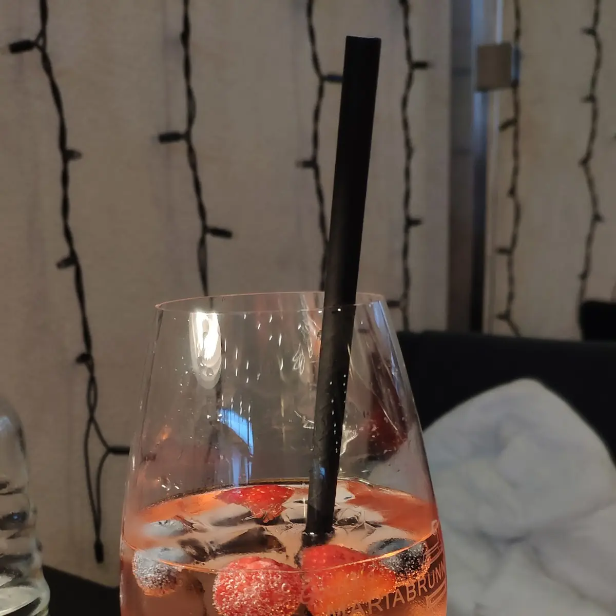 Prosecco Rose Und Lilliet Berry Spritz
