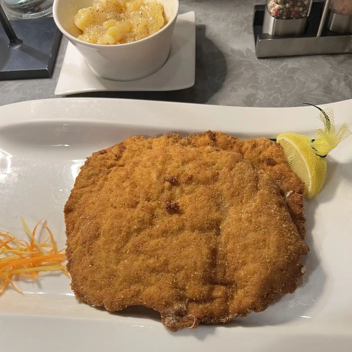 Wiener Schnitzel Mit Gemischtem Salat