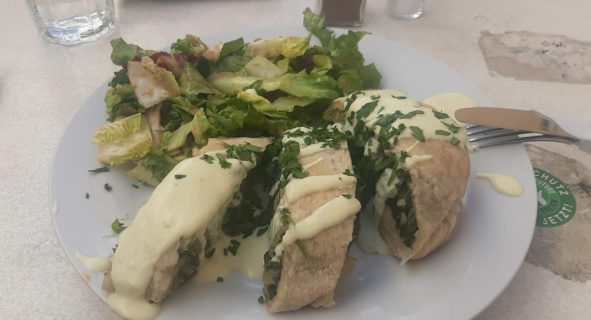 Spinatstrudel Mit Joghurtdressing