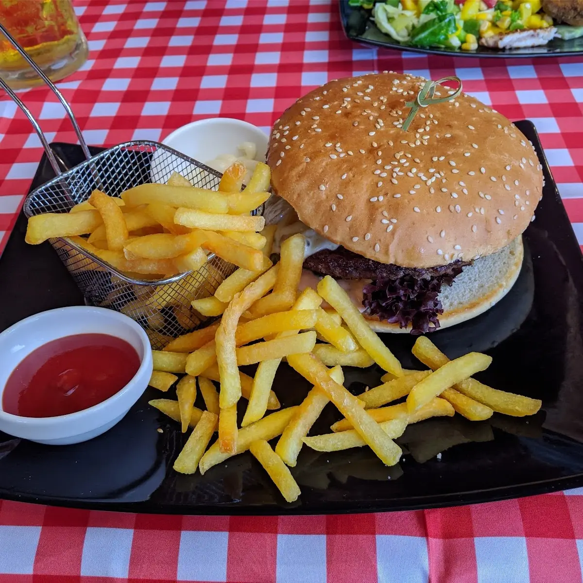 Hamburger Mit Pommes Frites