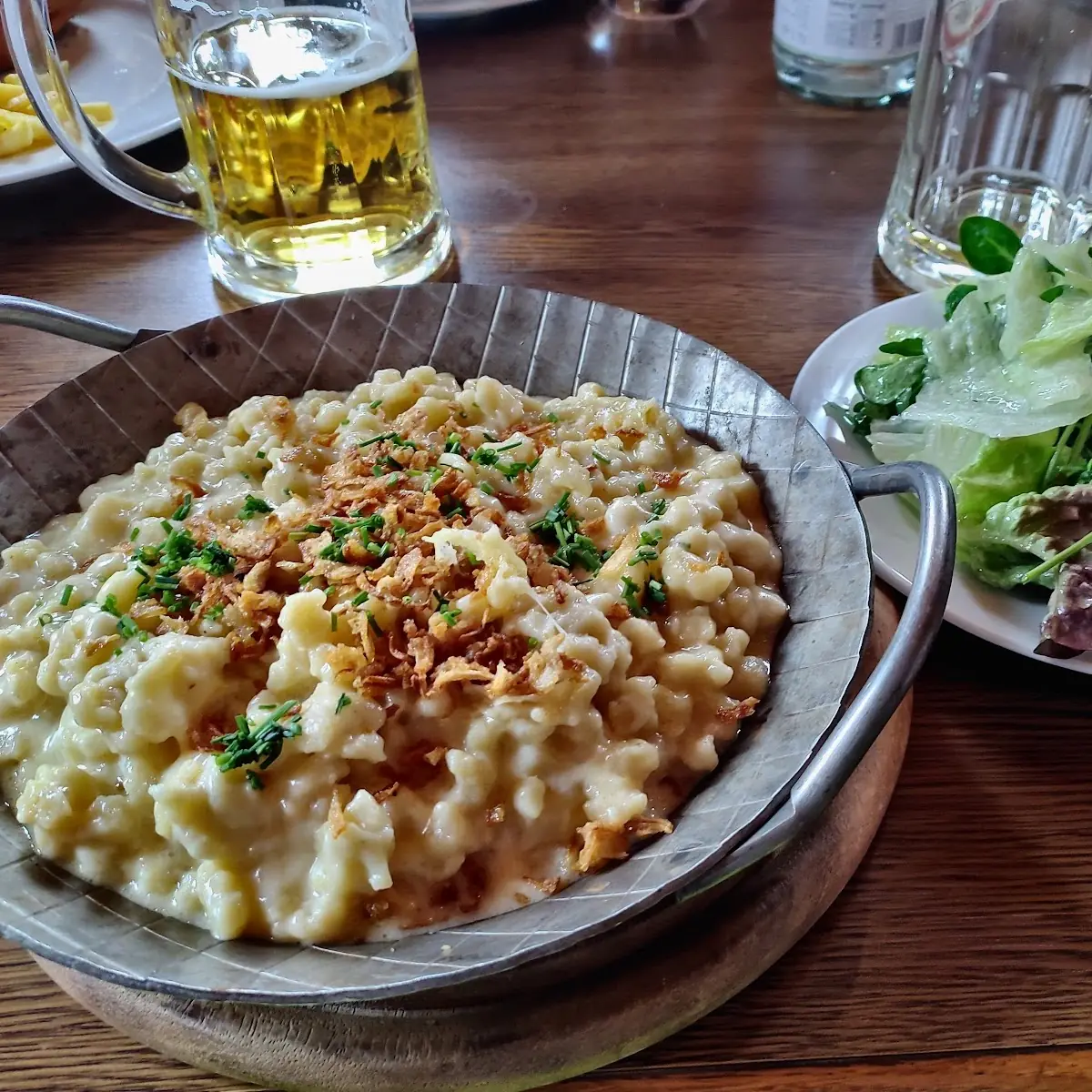 Käsespätzle Mit Salat