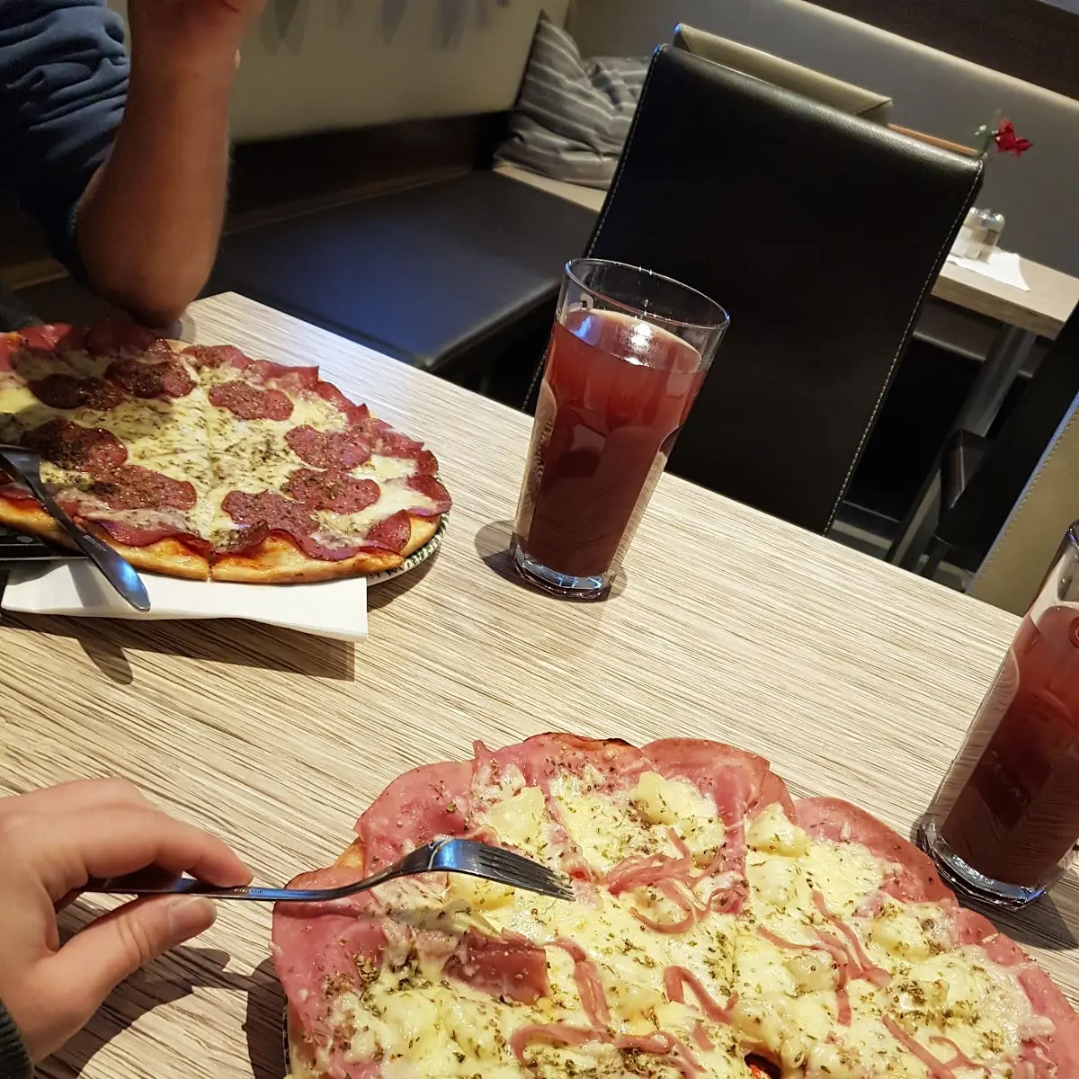 Schinken Und Salami Pizza