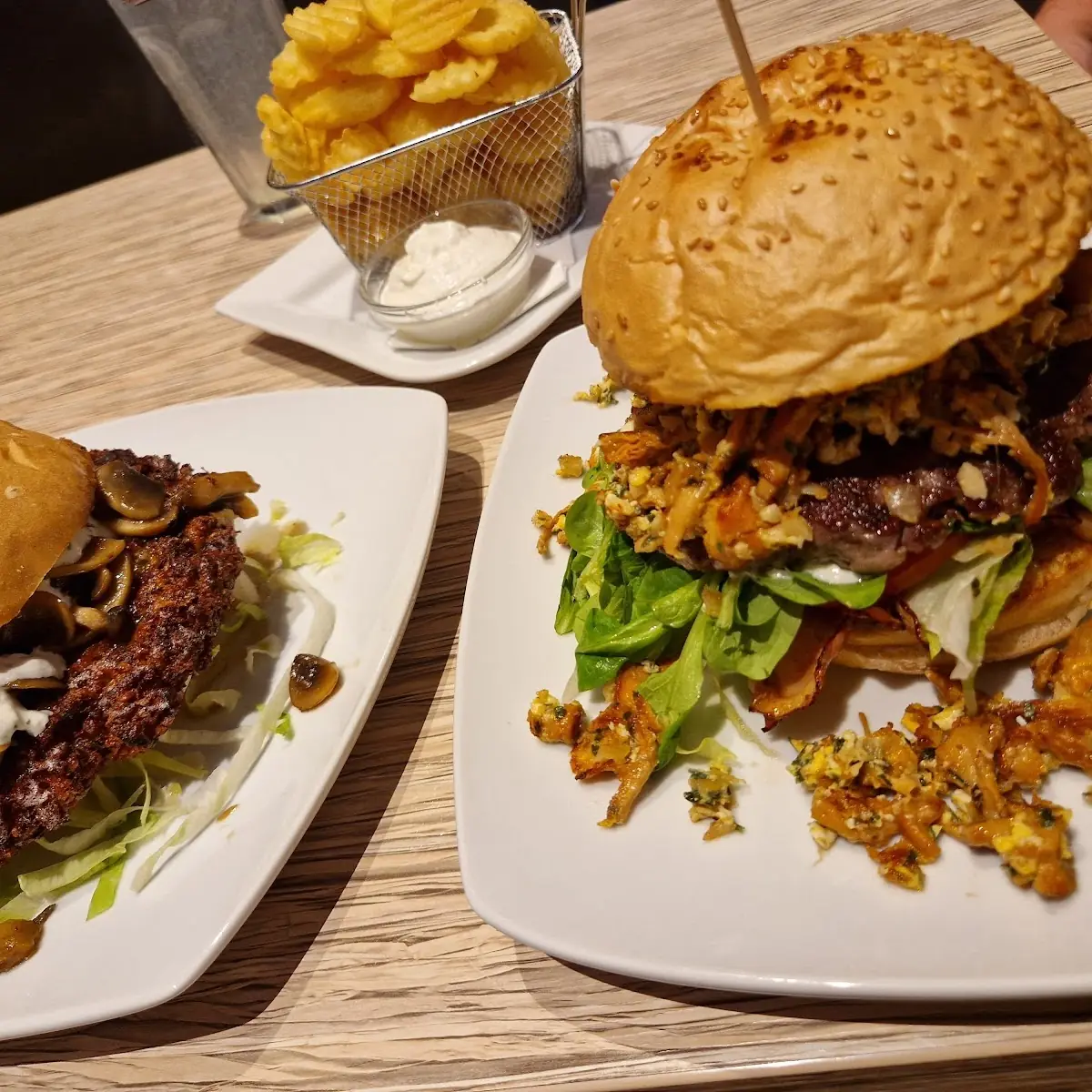 Zucchini Burger Vegi Und Eierschwammerl Burger