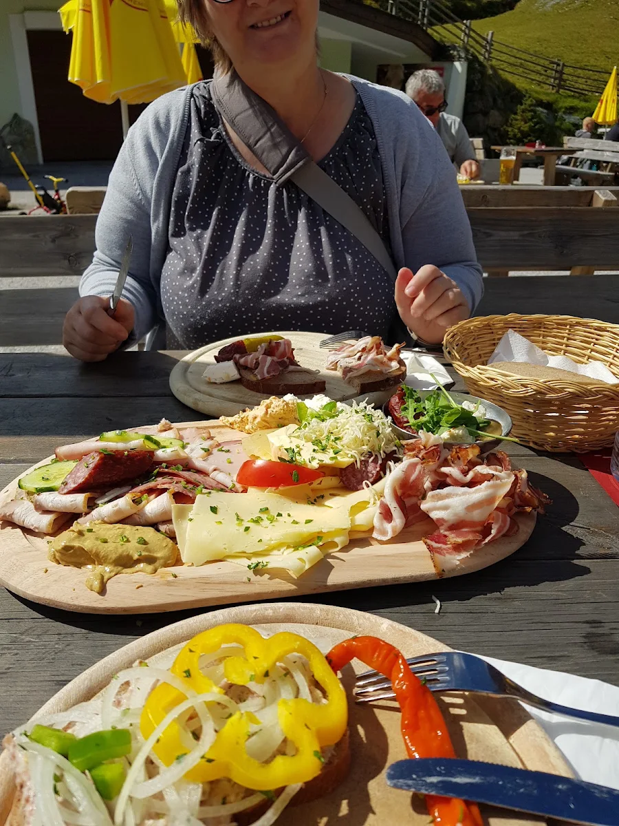 Bretteljause Speck Wurst Käse Liptauer Gurke Usw