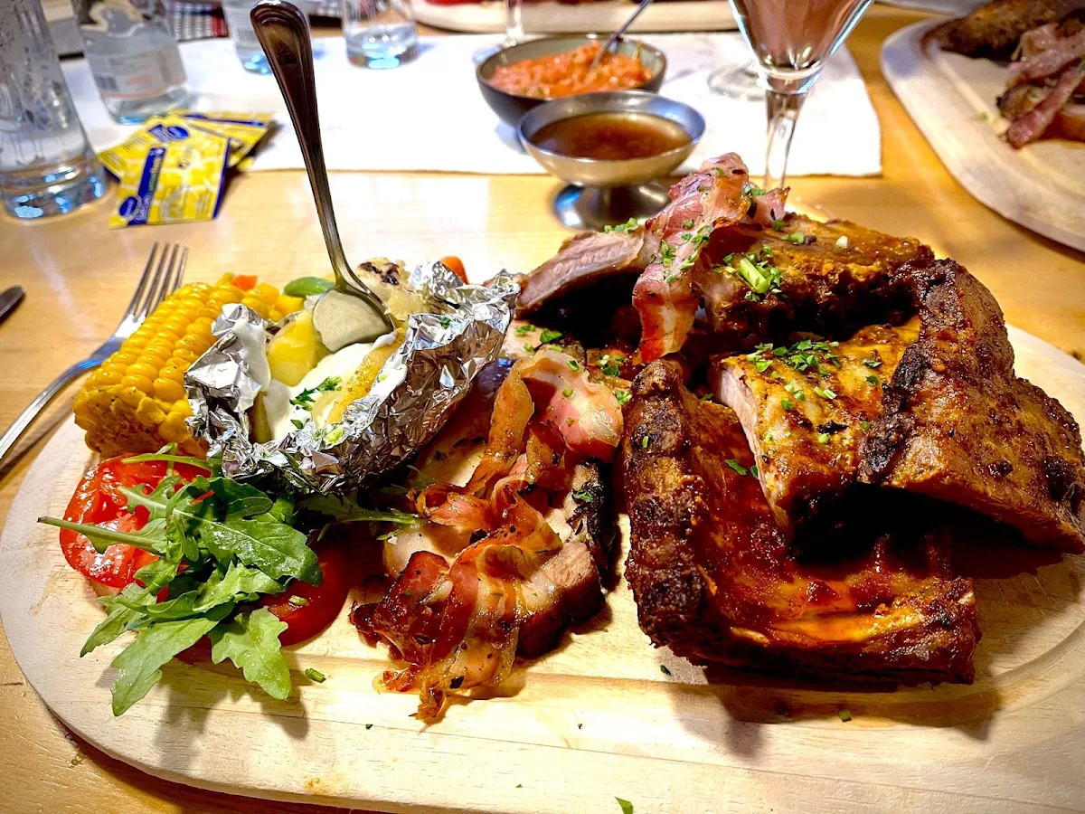 Ripperl Schweinebauch Ofenkartoffel Und Grillgemüse