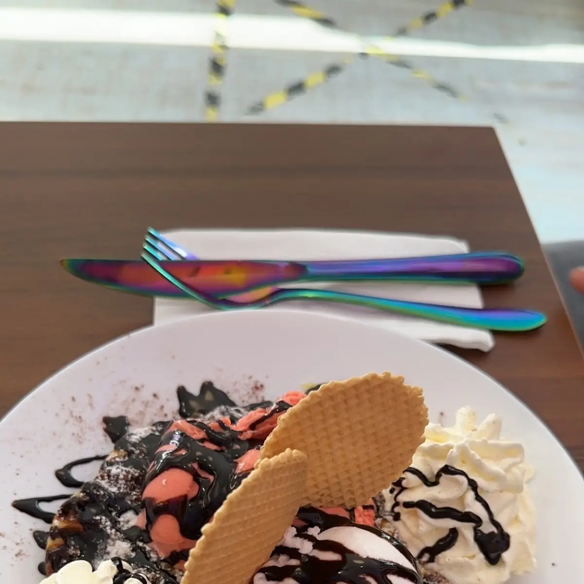 Waffel Mit Eis Und Früchten
