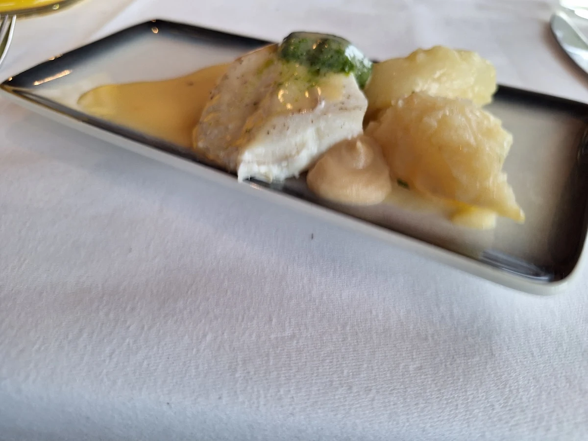 Gedämpftes Filet Vom Edel Heilbutt Mit Ofensellerie Und Sauce Verde