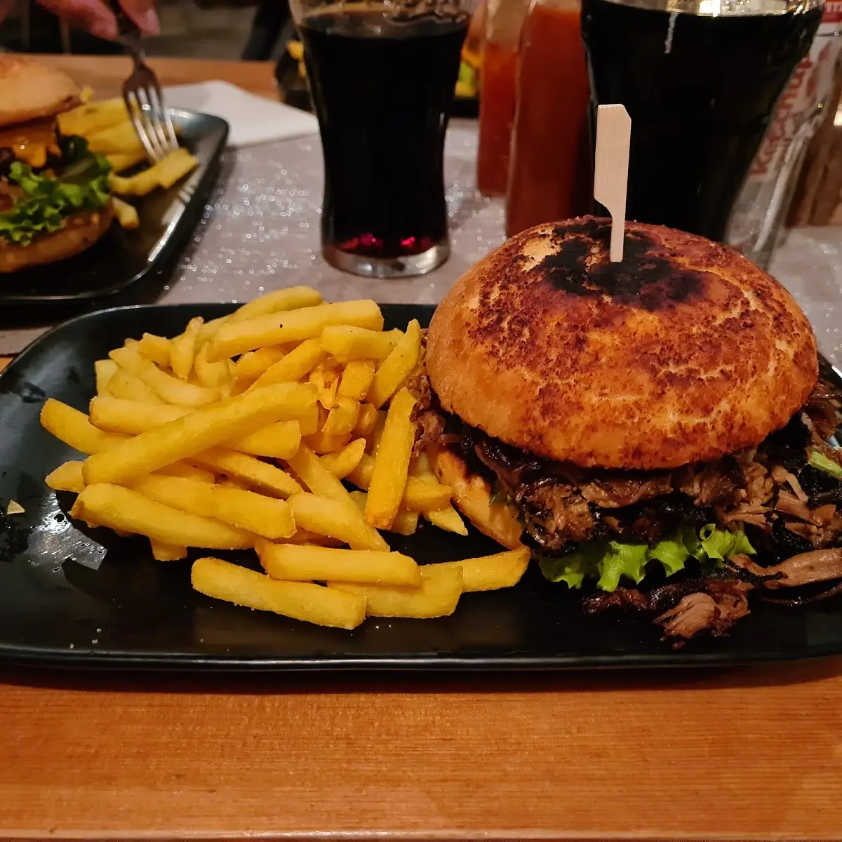 Pulled Pork Burger Mit Pommes