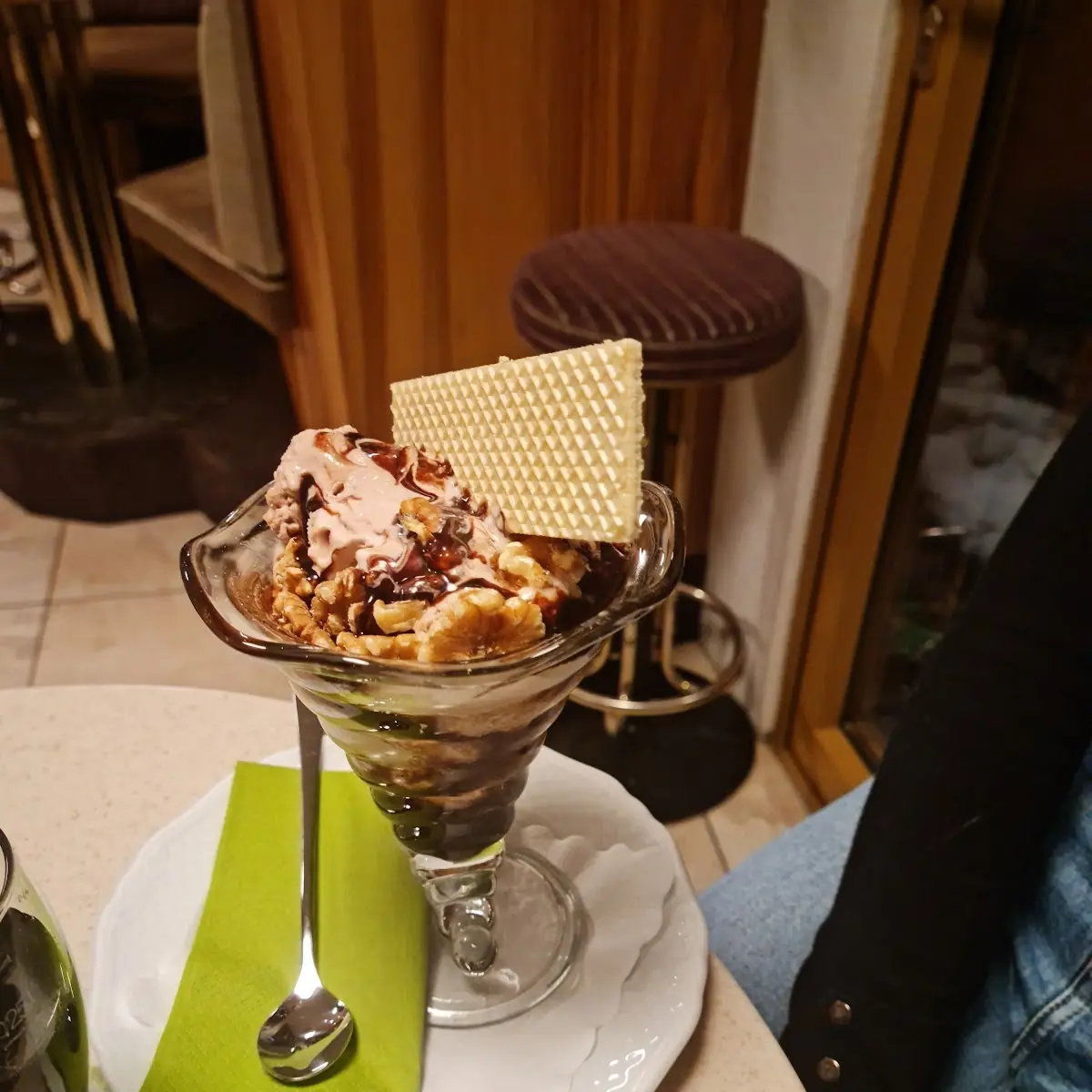 Karamel Sladoled Sa Orasima I Slagom