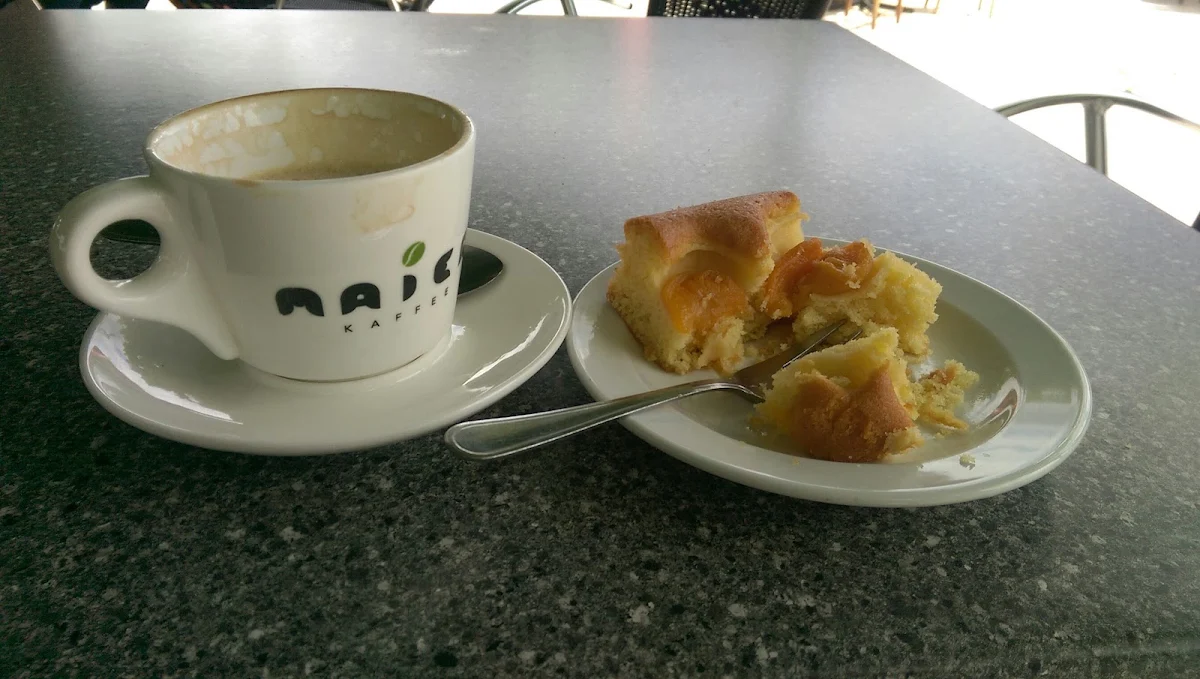 Kaffee Und Marillenkuchen