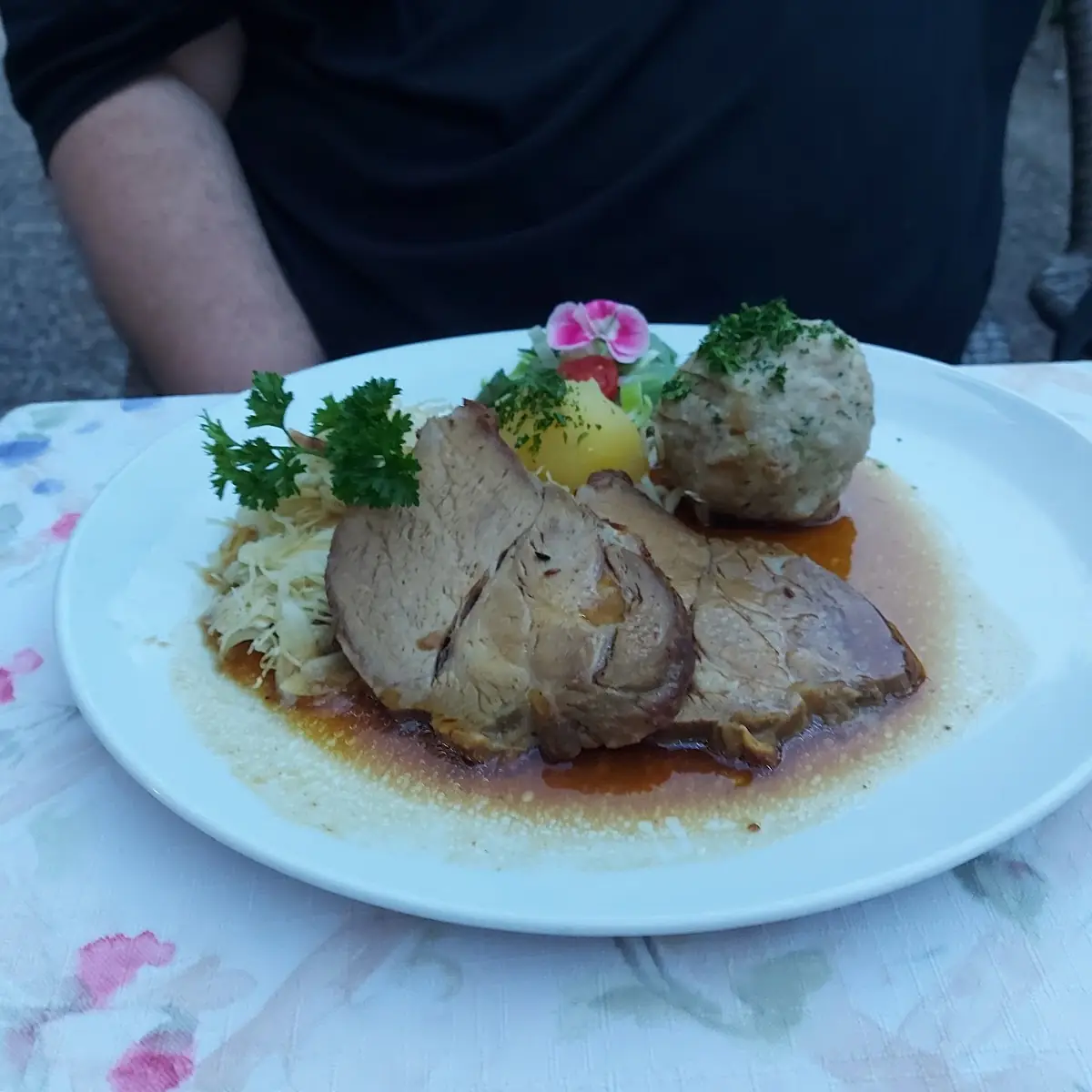 Schweinebraten Mit Kraut Und Knödel