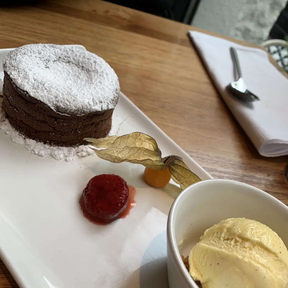 Schokokuchen Mit Flüssigem Kern Und Vanille Eis