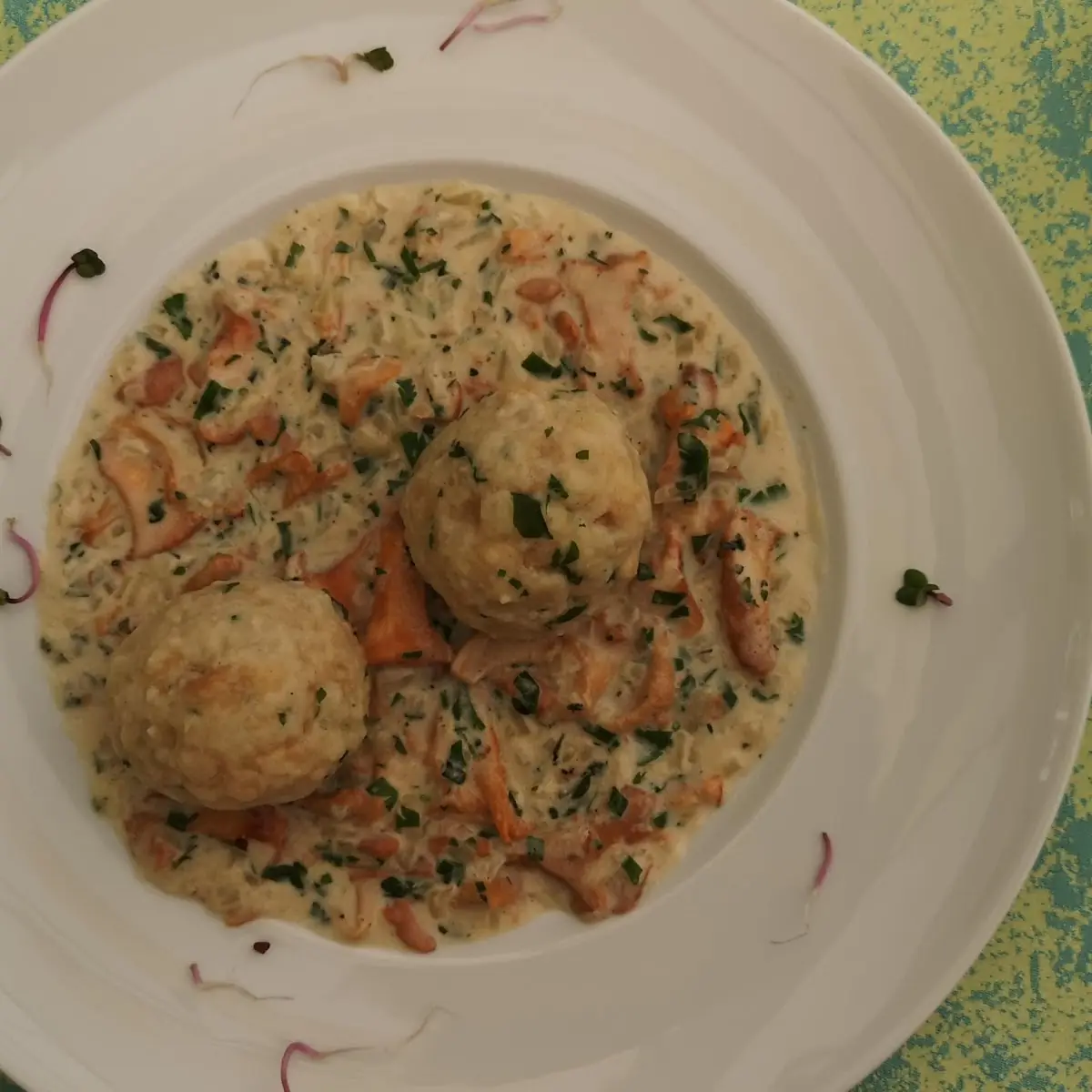 Eierschwammerlsauce Und Semmelknödel