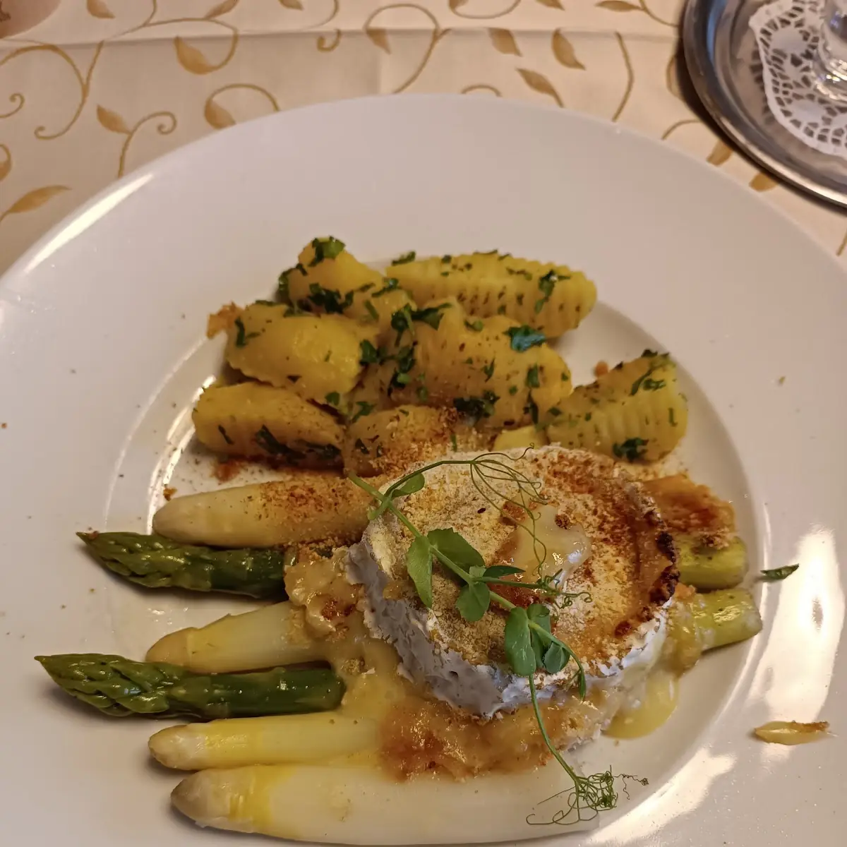 Gebackener Schafskäse Camembert Mit Spargel