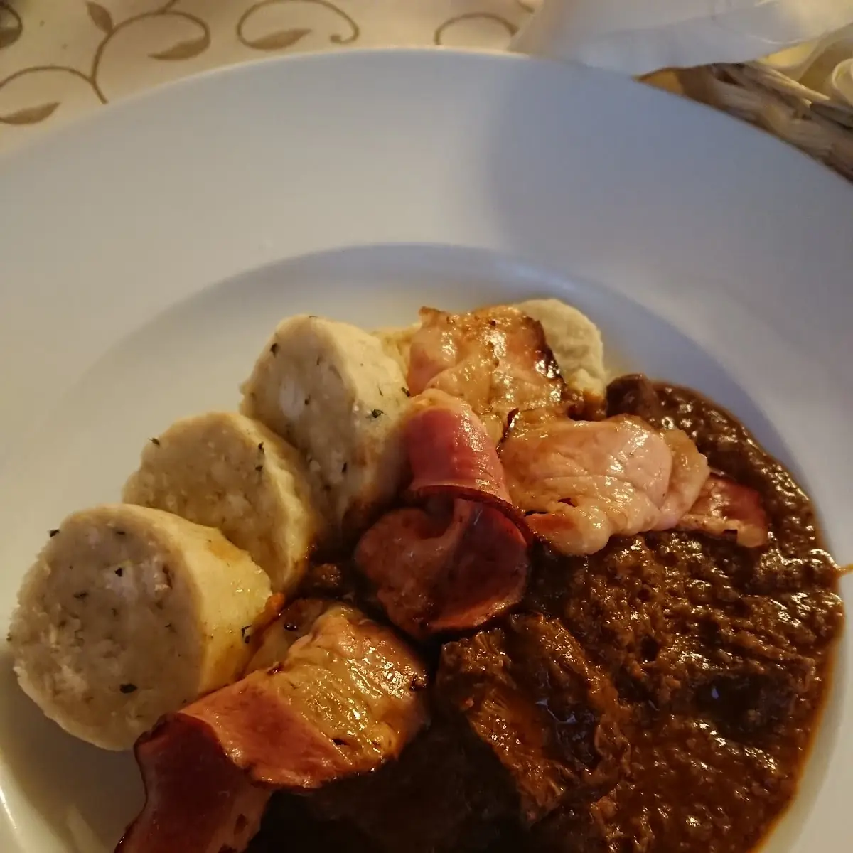 Hirsch Mit Serviettenknödel