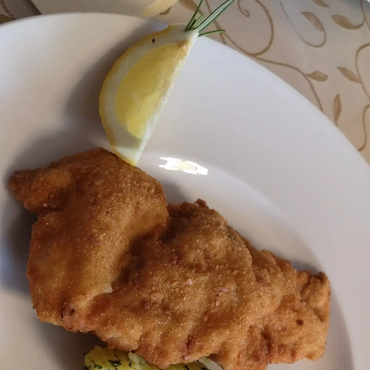 Wiener Schnitzel Und Petersilienkartoffel
