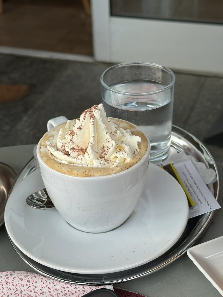 Капучино, Bäckerei - Café - Konditorei Lukas Pauntzen