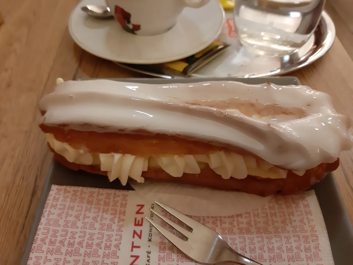 Liebesknochen Eclairs, Bäckerei - Café - Konditorei Lukas Pauntzen