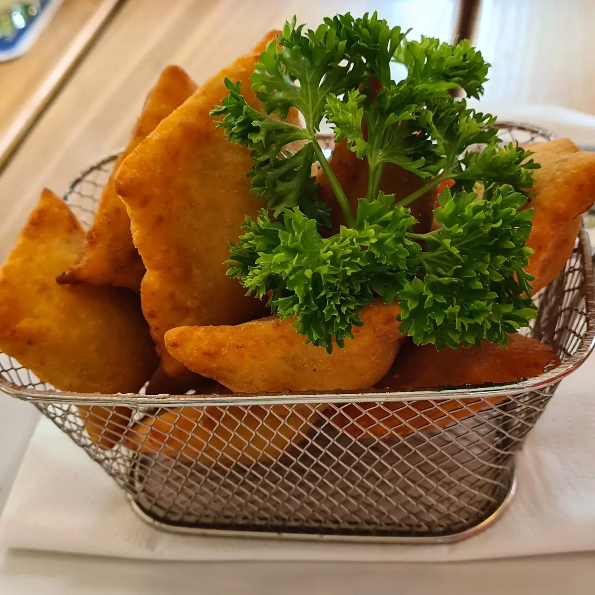 Gebackene Teigtaschen Mit Polenta Und Eierschwammerln
