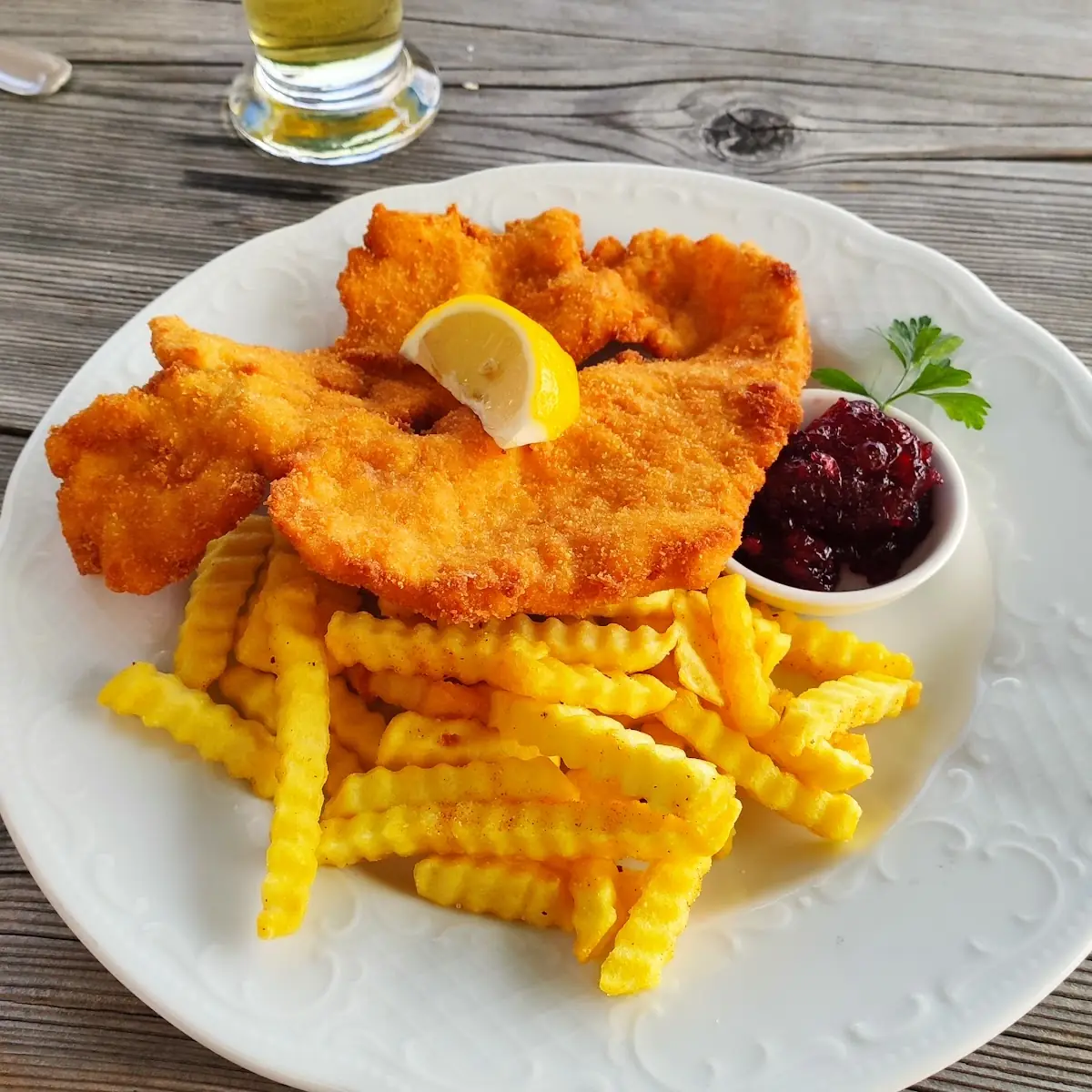 Wiener Schnitzel Mit Pommes Frites