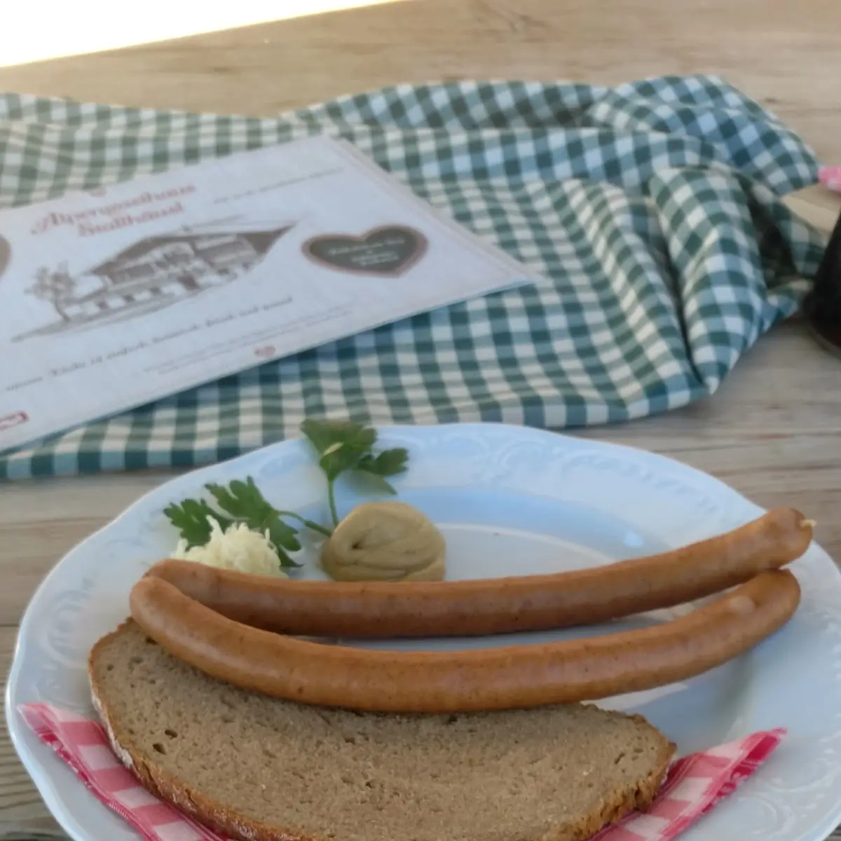 Würstel Mit Brot