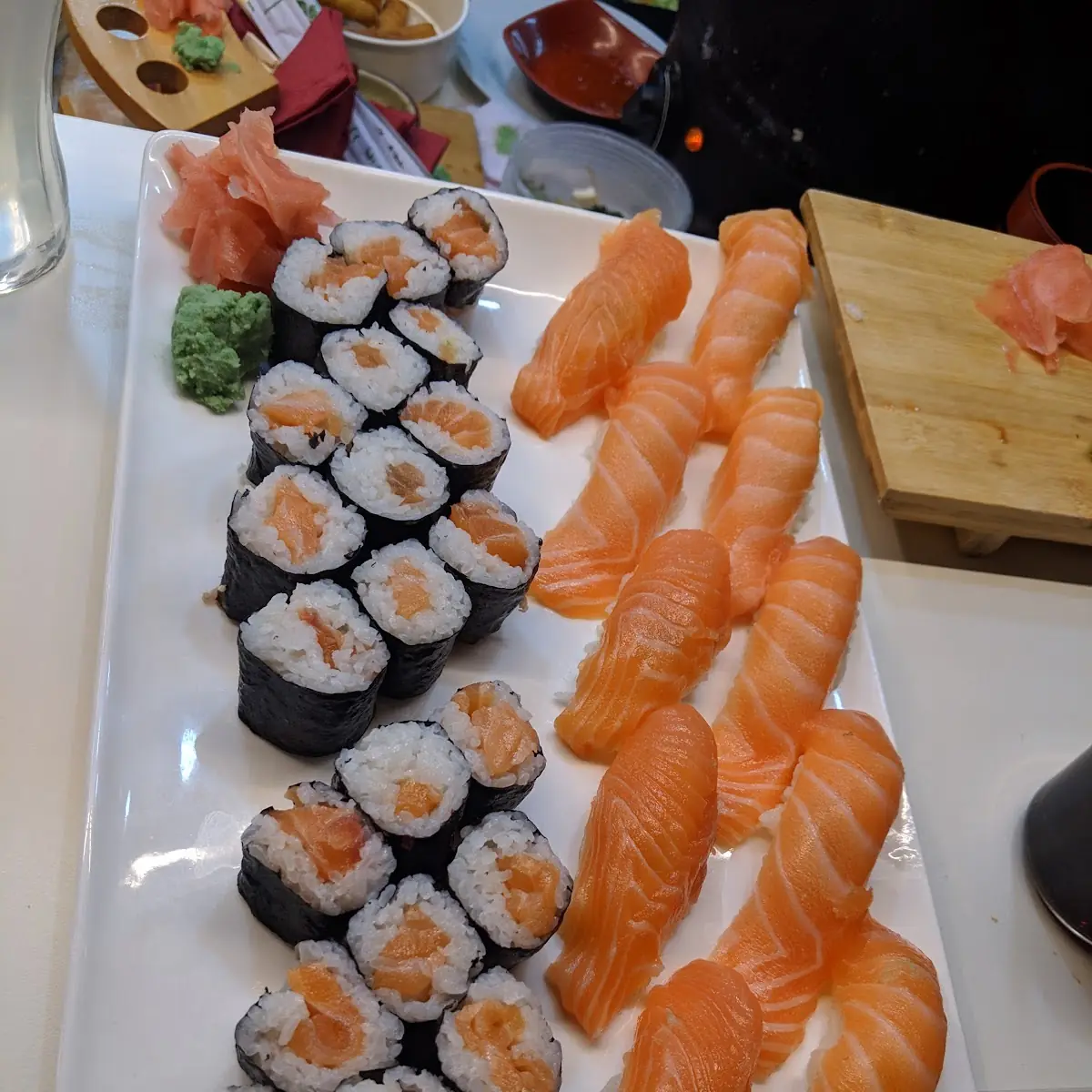 Salmon Sushi Set