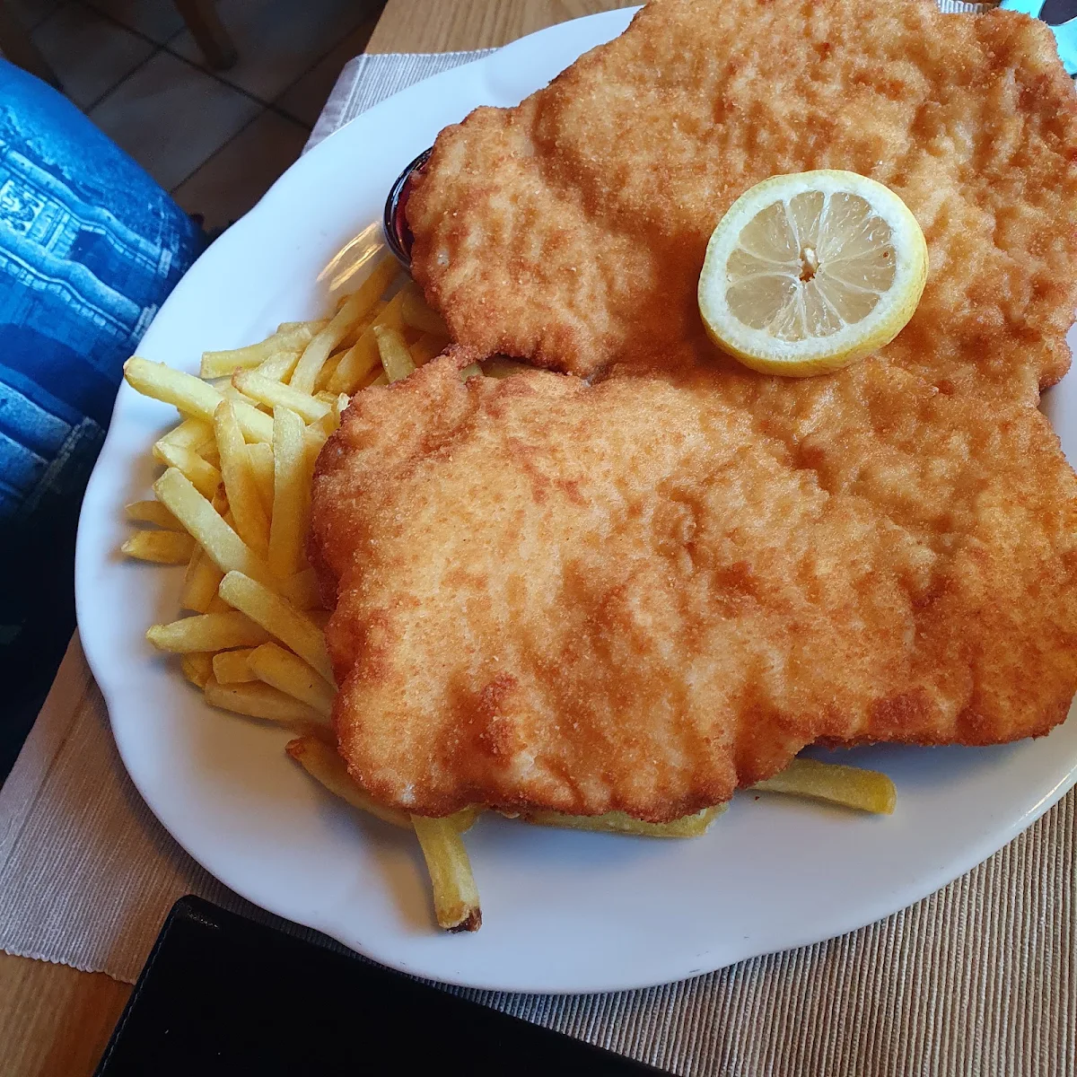 Schnitzel Wiener Art Mit Pommes