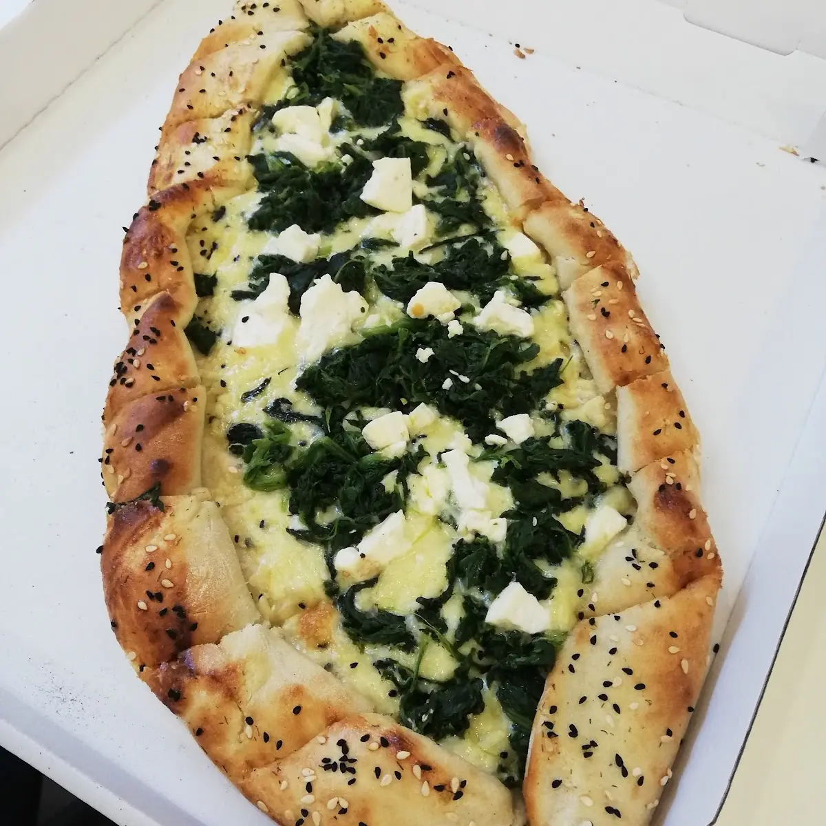 Pide Mit Spinat Und Schafskäse
