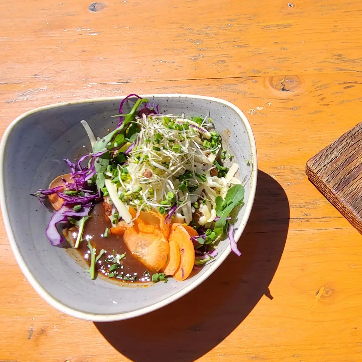 Kaspressknödel Mit Soße Und Salat