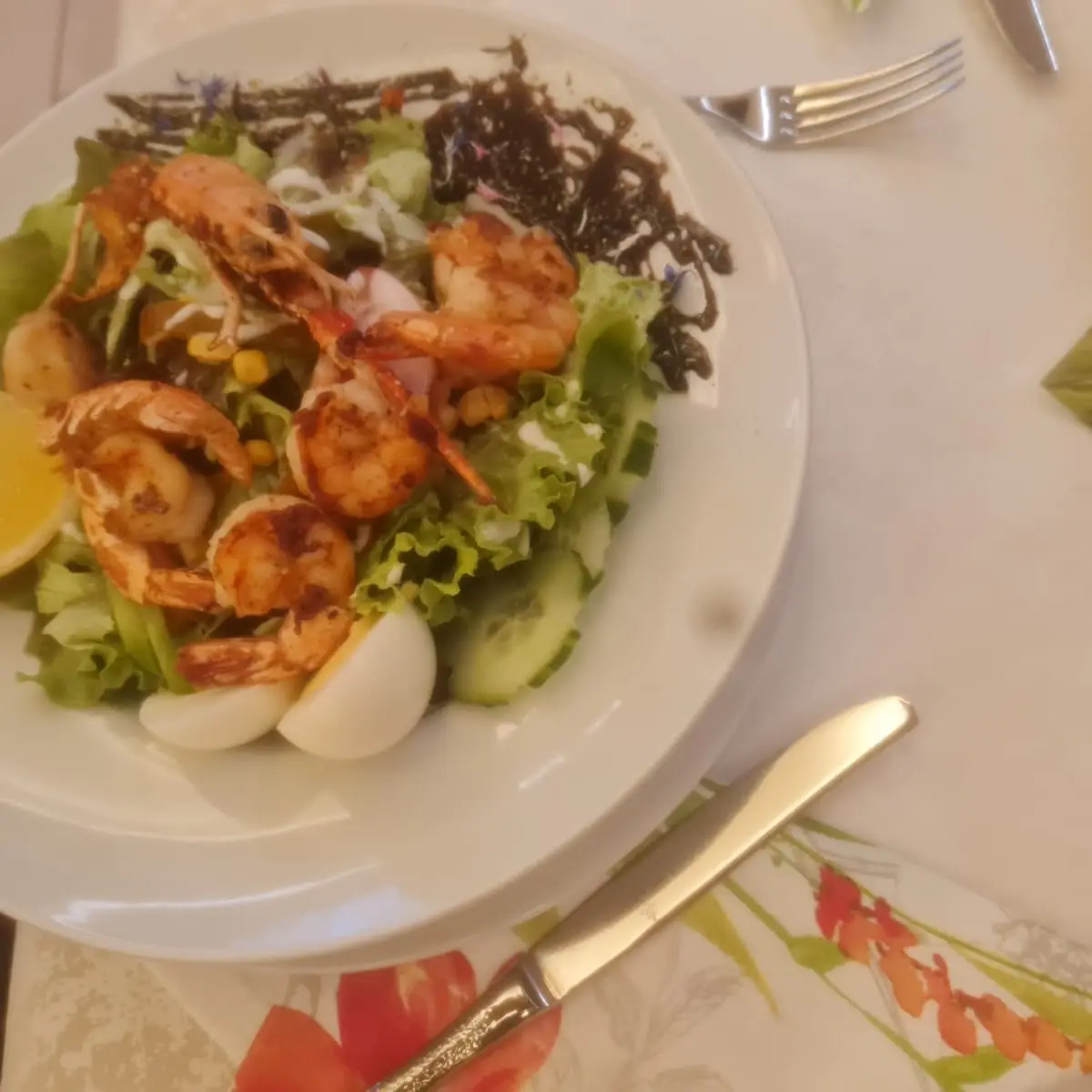 Garnelen Gegrillt Auf Bunten Blattsalat