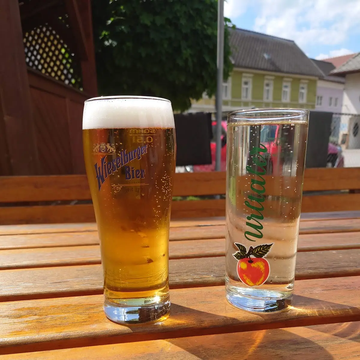 Und Weiß Wein Gespritzt