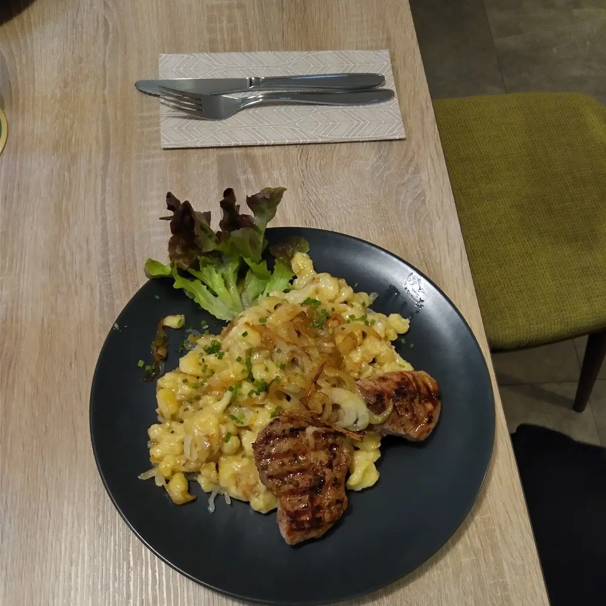 Käsespätzle Mit Schweinefiletmedaillons Selbst Zusammen Gestellt