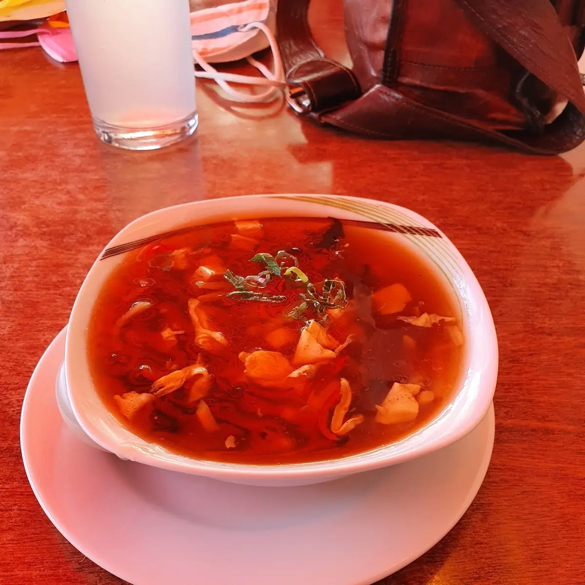 25 Pikant-säuerliche Suppe