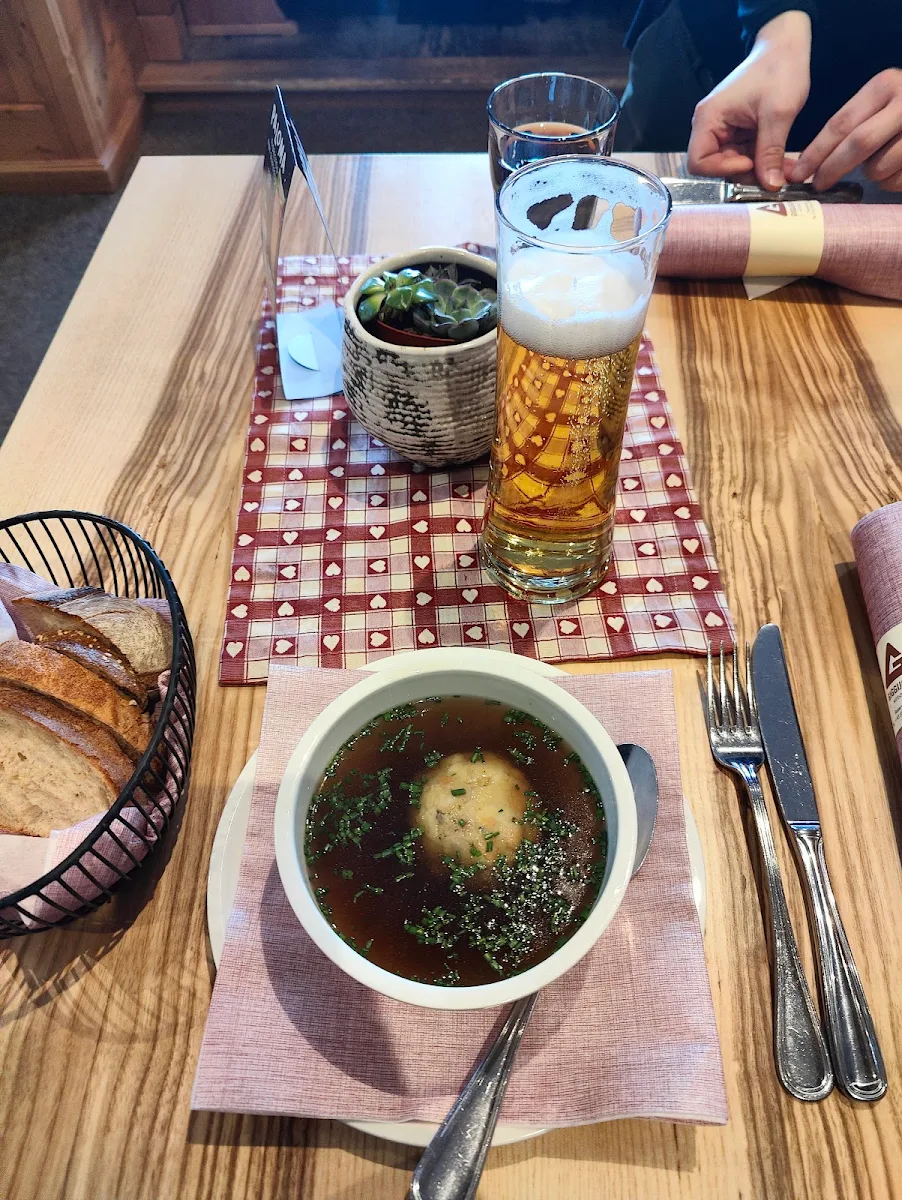 Suppe Mit Tiroler Knödel