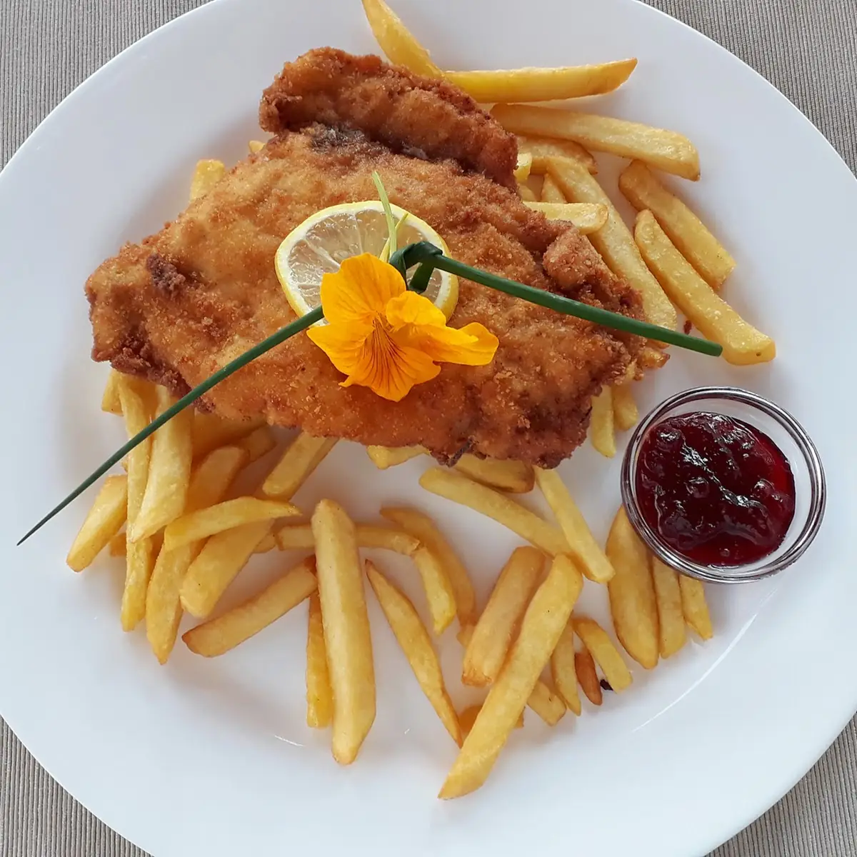 Schnitzel Mit Pommes