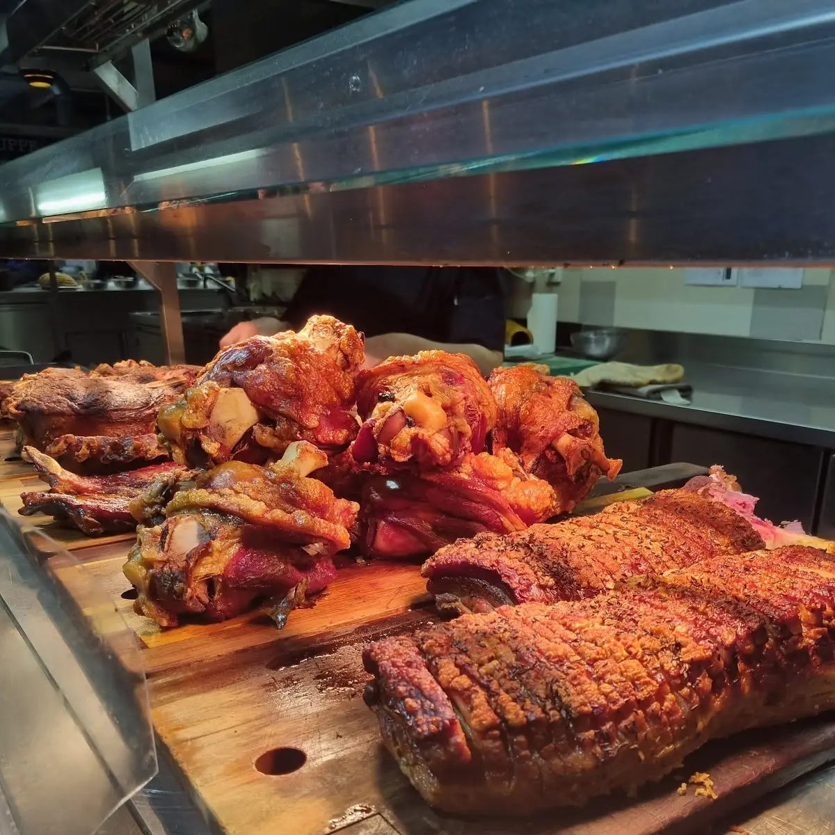 Schweinebraten Und Stelze Gebraten