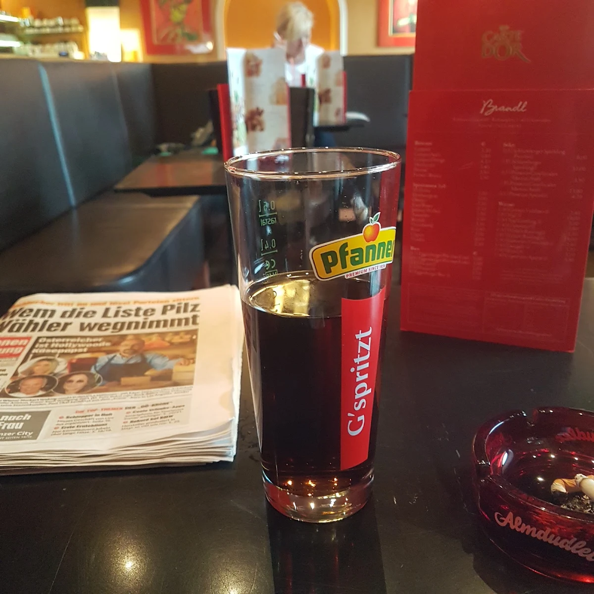 Johannesbeersaft Mit Leitungswasser Gespritzt