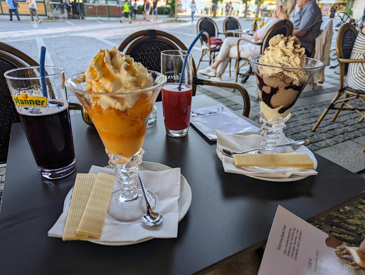 Marillen Eisbecher