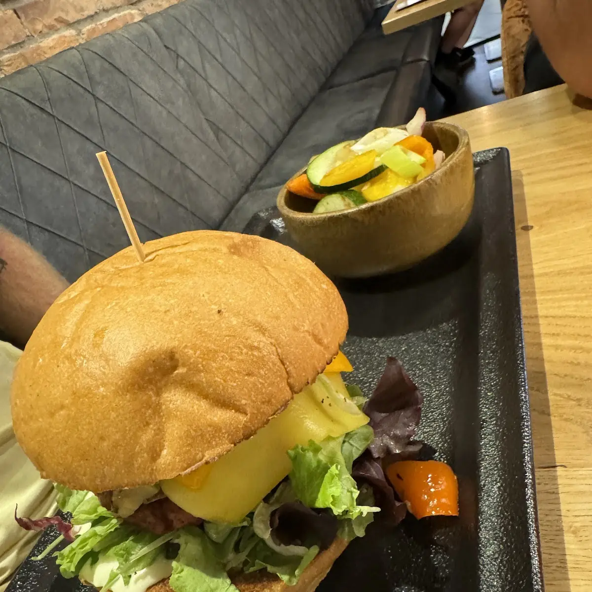 Veganer Burger Mit Grillgemüse