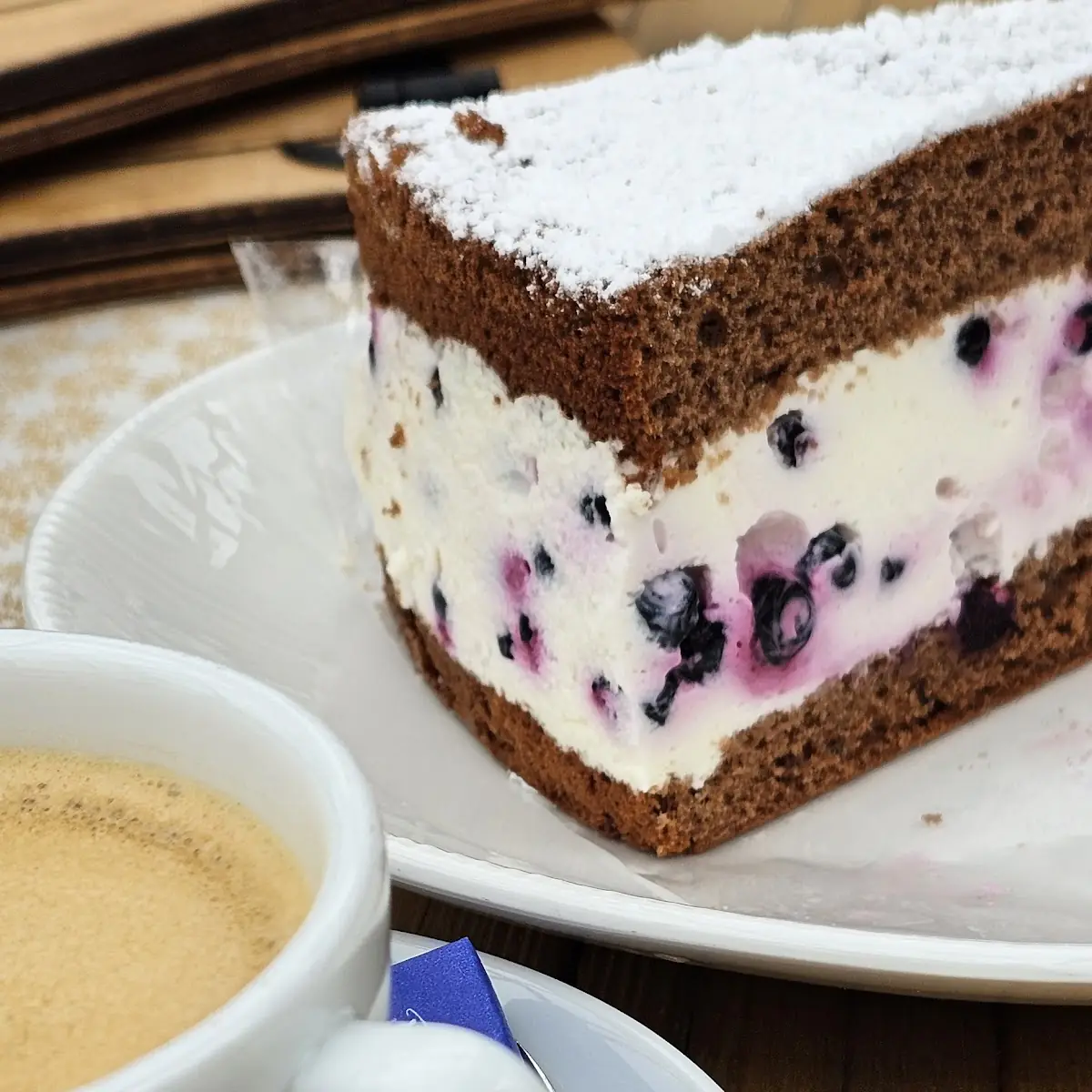 Cappuccino Und Heidelbeersahnetorte