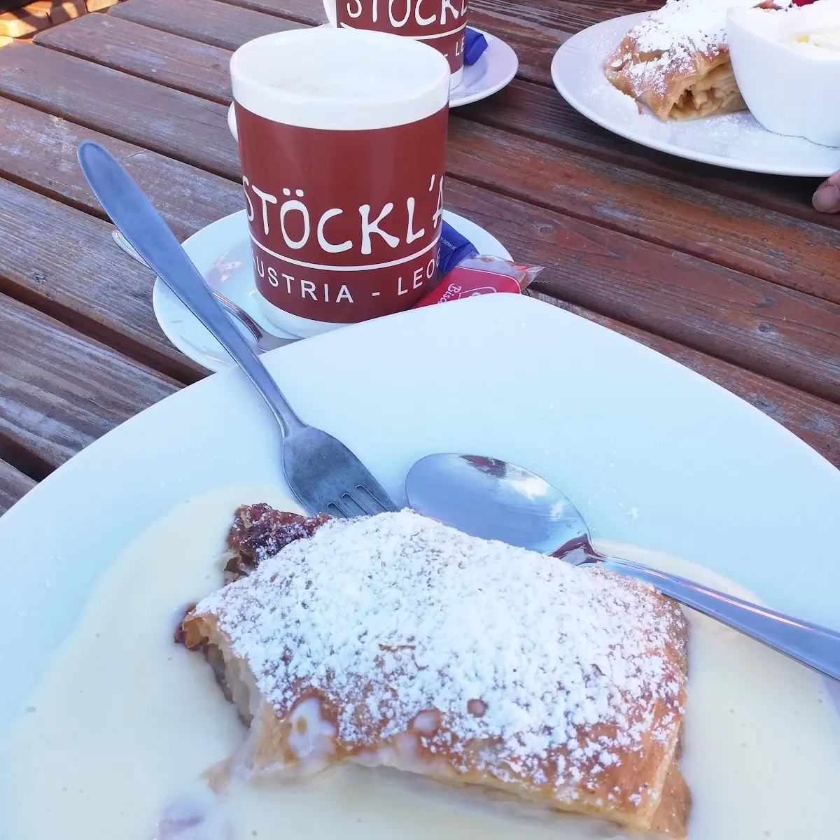 Lauwarmer Apfelstrudel