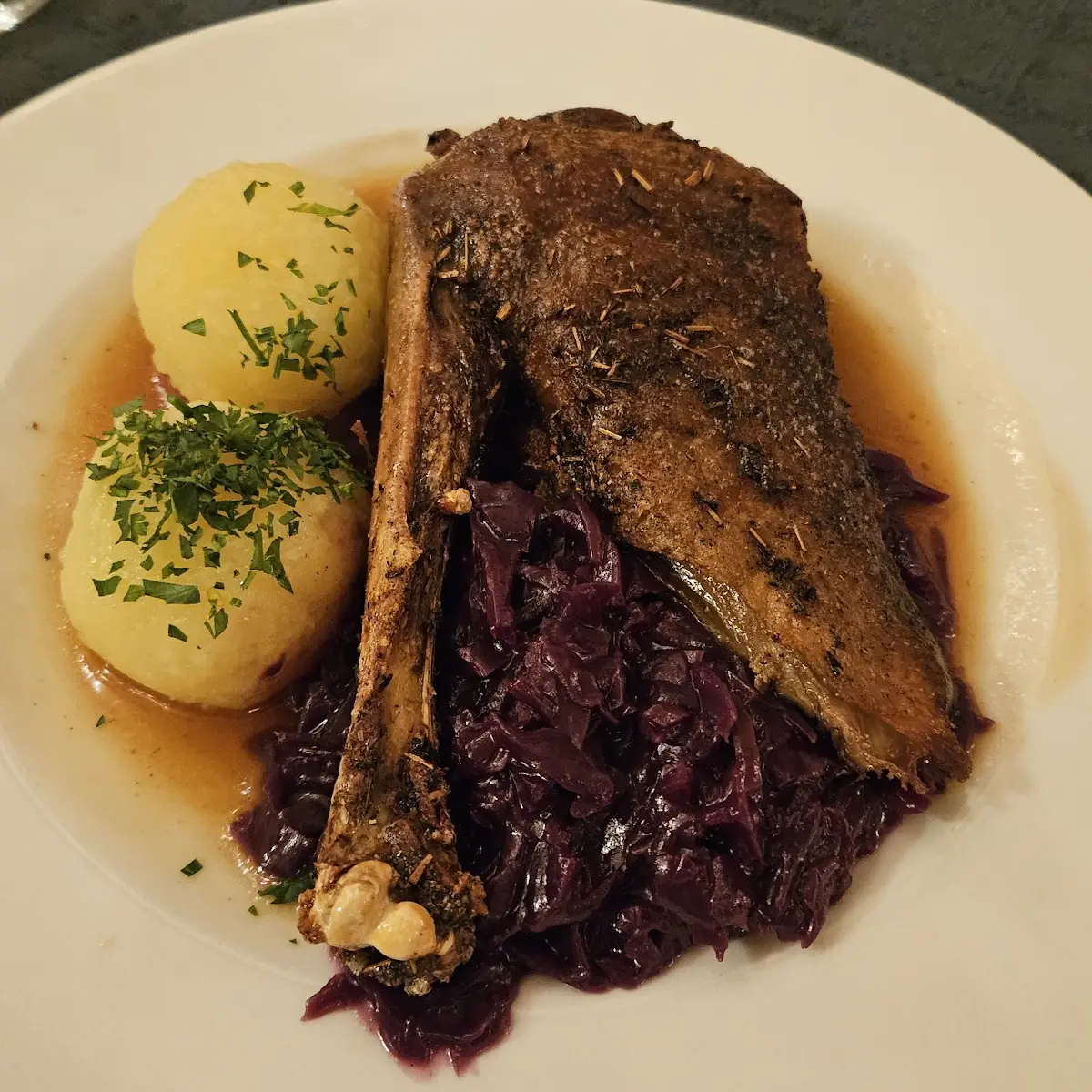 Martinigans Mit Rotkraut Und Erdäpfelknödel