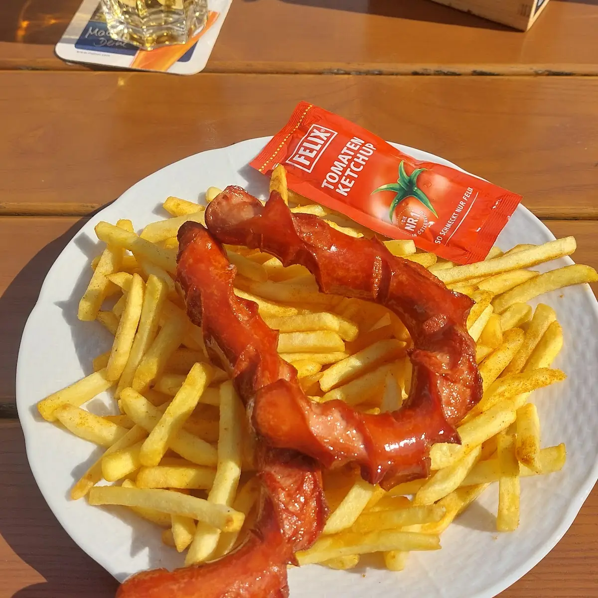 Würstel Mit Pommes