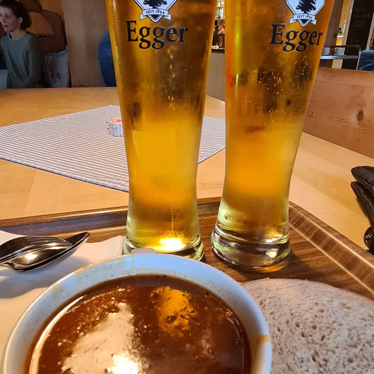 Gulaschsuppe & Beer