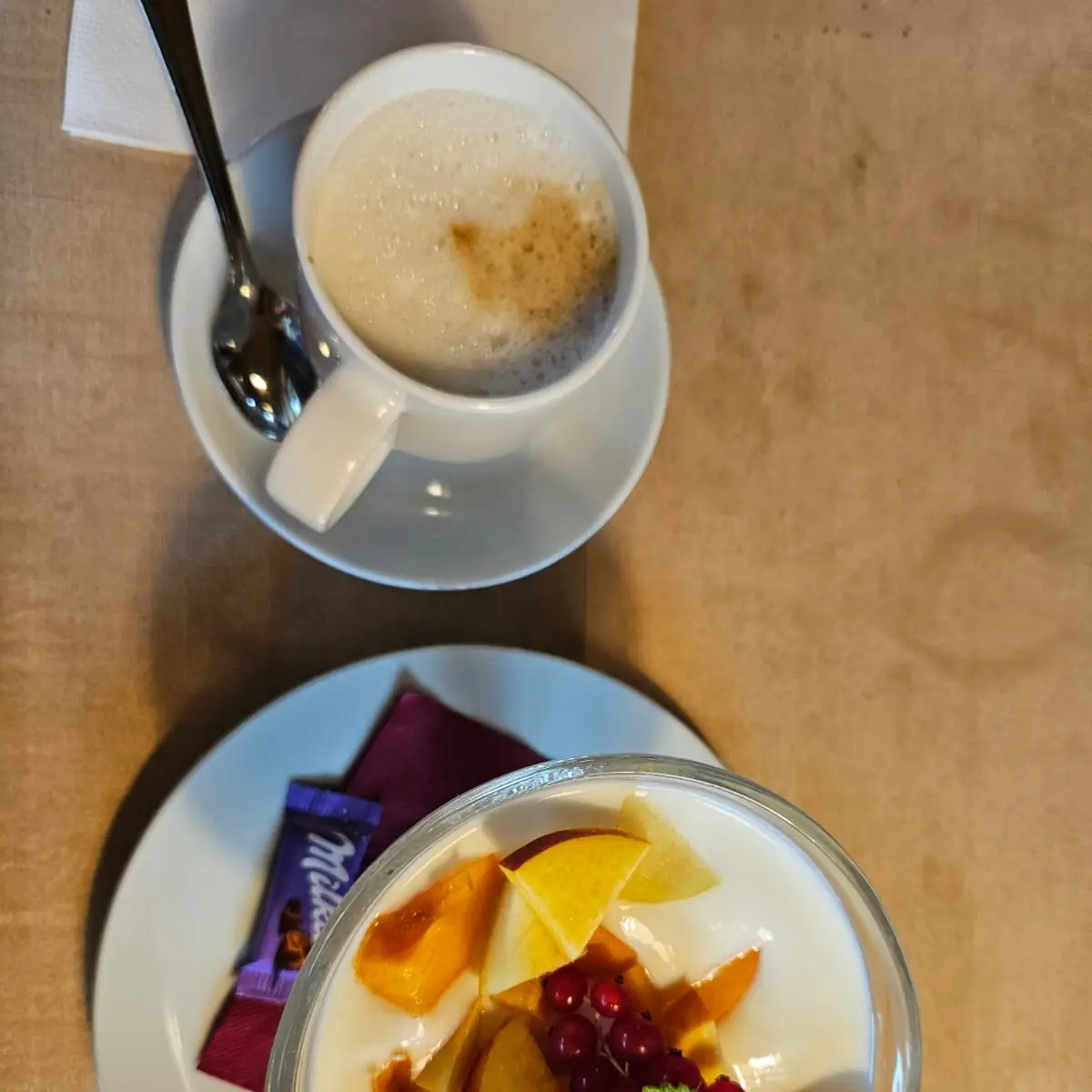 Hausgemachter Naturjoghurt Mit Frischem Obst