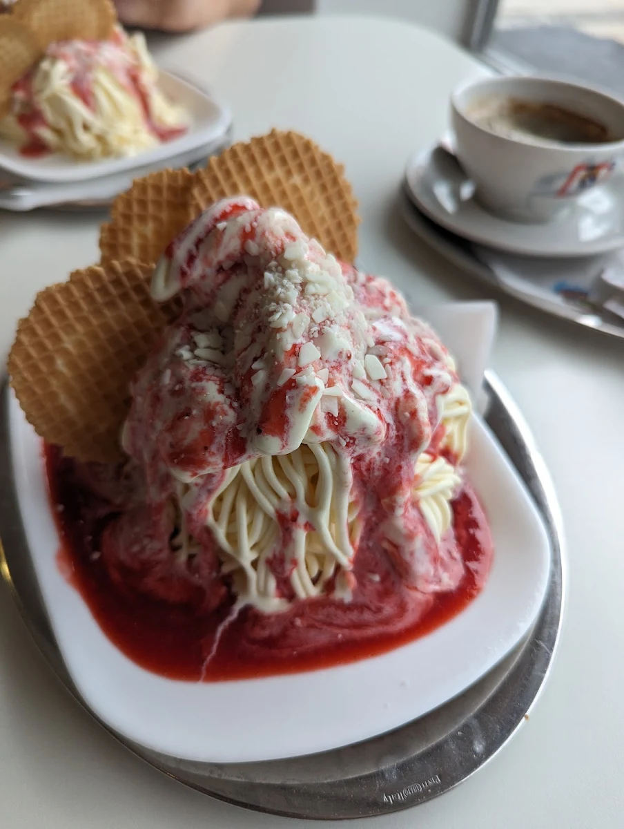 Spaghettieis, Gelato Eisdielen Arno Mazzer KG