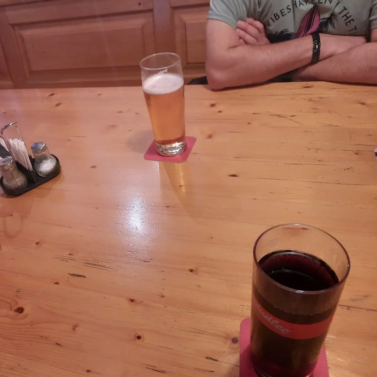 Ein Glas Bier Und Ein Glas Cola