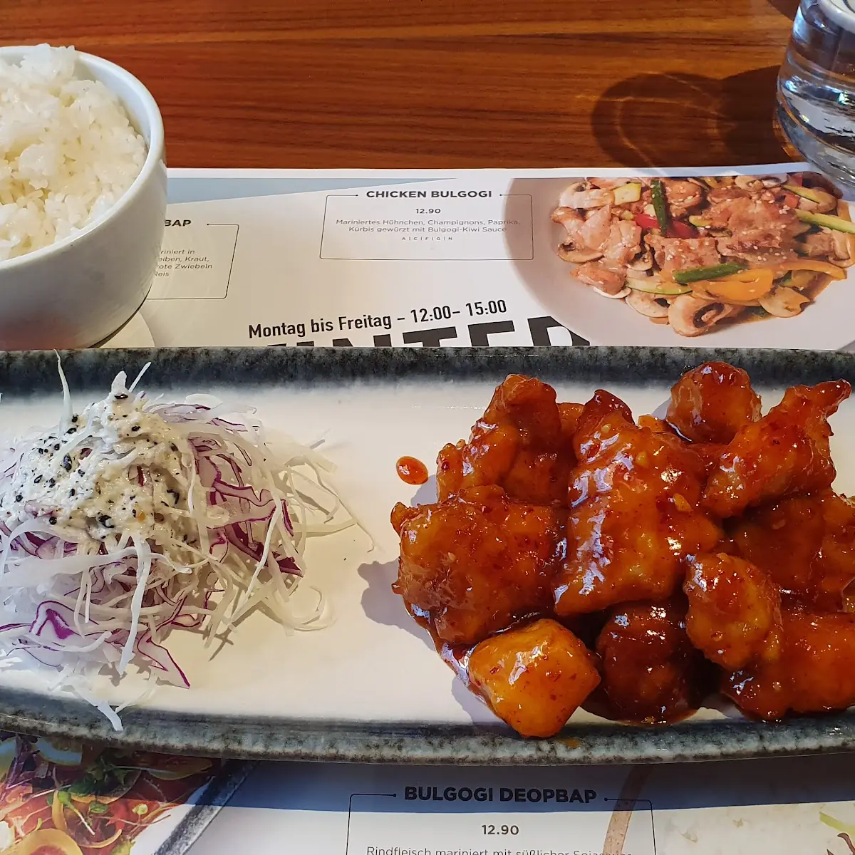 Gangjeon Chicken Mit Reis